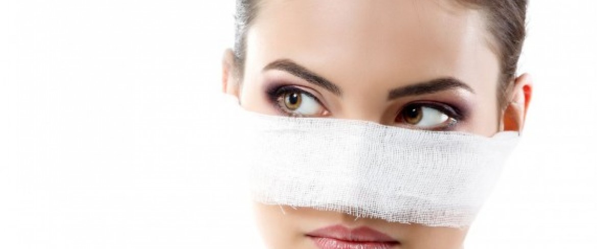 Vhodnou chirurgickou techniku plastiky nosu vám doporučí operatér při konzultaci a probere její výhody pro řešení vašeho problému.